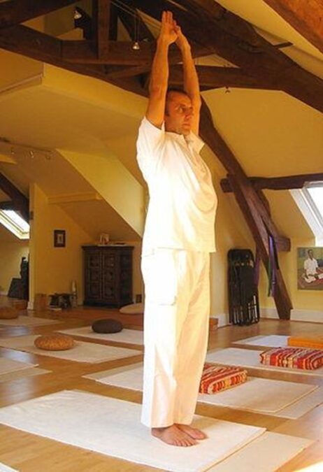 Part 11 - Hasta Uttanasana

This is called the "Raised Arms Pose" or "Mountain Pose." This stretch helps your chest and lungs take in more oxygen. It also stretches and strengthens your stomach muscles.
-Dingle.in