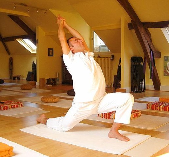 Part 4 - Anjaneyasana or Ashwa Sanchalanasana

This is also called the "Equestrian Pose" or "Crescent Moon Pose." This position bends your neck and spine, which helps with digestion problems, constipation, and sciatica. It also makes your leg muscles stronger.
-Dingle.in